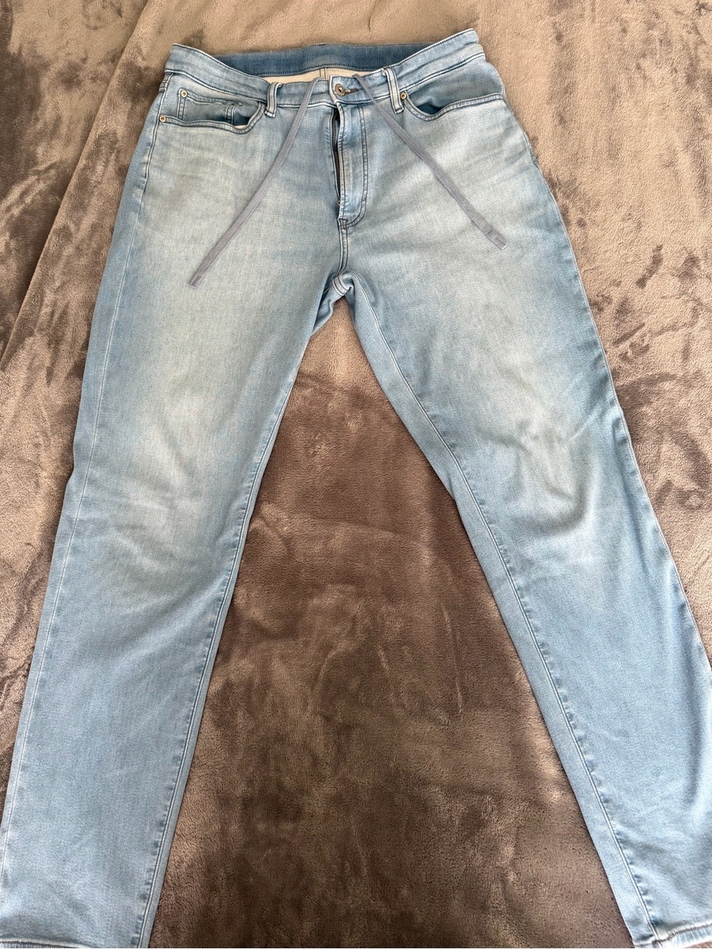 Uniqlo Men’s Light Wash Slim Straight Jeans